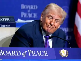 ޓްރަމްޕްގެ ބޯޑު އޮފް ޕީސްއާ މެދު ރަޝިޔާ އިން ސުވާލު އުފައްދައިފި 