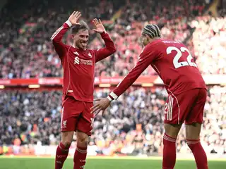 މެޗުގައި ލަނޑު ޖެހުމަށް ފަހު ލިވަޕޫލްގެ ކުޅުންތެރިން އުފާ ފާޅު ކުރަނީ