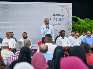 ރައީސް ޑރ. މުހައްމަދު މުއިއްޒު ހުޅުމާލެ ފޭސް 2 ގެ ރައްޔިތުންނާއި ބައްދަލުކުރައްވާ ވާހަކަފުޅުދައްކަވަނީ 