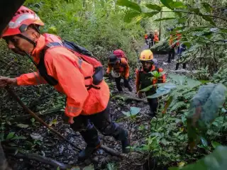 އިންޑޮނޭޝިއާގެ ޔޮގްޔާކާޓާ އިން މަކަސާރަށް ދަތުރުކުރަމުން ދަނިކޮށް ވެއްޓުނު ބޯޓެއް ހޯދުމުގެ މަސައްކަތް އޮފިޝަލުން ކުރަނީ - ޖެނުއަރީ 18، 2026.