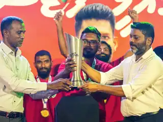 ސާފް ފުޓްސަލް ޗެމްޕިއަންޝިޕް ކާމިޔާބު ކުރި ޤައުމީ ޓީމަށް ހޫނު މަރުޙަބާ ކިޔަން ރައީސް ވަޑައިނުގަންނަވާ 