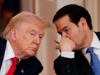 އެމެރިކާގެ ރައީސް ޑޮނަލްޑް ޓްރަމްޕް އެ ގައުމުގެ ސެކްރެޓަރީ އޮފް ސްޓޭޓް މާކޯ ރޫބިއޯ ދައްކަވާ ވާހަކަފުޅުތައް އަޑުއައްސަވަނީ.