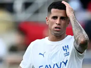 އަލް ޙިލާާލް އަށް ކުޅެމުން އަންނަ ޕޯޗުގަލްގެ ކަންސޭލޯ