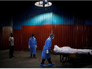 އިންޑިޔާގައި ކޮވިޑް-19 ޖެހިގެން މަރުވެފައިވާ މީހެއް ގެންދަނީ