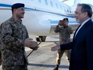 ޕާކިސްތާންގެ އަސްކަރީ އިސްވެރިޔާ އީރާން އަށް ވަޑައިގެންފި