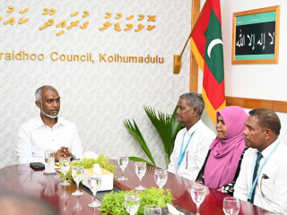The President met with members of Th. Guraidhoo island council and WDC on Tuesday
