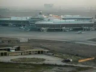 ބަޣުދާދުގެ ބައިނަލްއަގުވާމީ އެއާޕޯޓްގައި ހުންނަ އެމެރިކާގެ އަސްކަރީ މަރުކަޒަށް އީރާނުން ހަމަލާ ދީފި