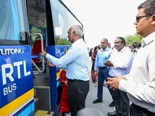 ރެބަން ކަނޑާފައި އެ ހުޅުވާލީ ބަހެއް!