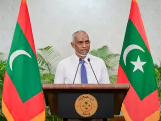 ރައީސް އޮފީހުގައި އޮތް ނޫސްވެރިންގެ ބައްދަލުވުމުގައި ރައީސް މުޢިއްޒު.