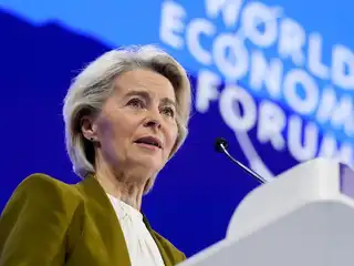 ޔޫރަޕިއަން ކޮމިޝަންގެ ރައީސް އުރުސުލާ ވޮން ޑަ ލަޔަން