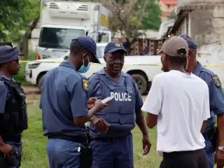 ދެކުނު އެފްރިކާ ގައި ބަޑި ޖަހައި ނުވަ މީހަކު މަރާލައިފި