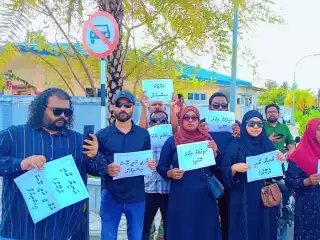 Protests held calling for the resignation of leaders, by employees dismissed from the Hoarafushi Bottling Plant