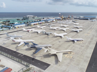 ވެލާނާ އިންޓަރނޭޝަނަލް އެއަރޕޯޓުގައި ޕާކުކޮށްފައި ހުރި ޖެޓުތަކެއް