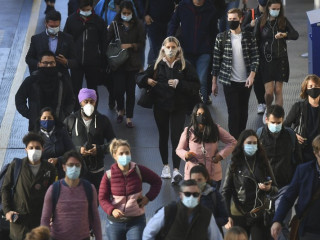 ކޮވިޑުން ތައްކާތެރިވުމަށް އެޅި ފިޔަވަޅުތަކާއި އެކު އިނގިރޭސިވިލާތުގެ ގިނަ ވިޔަފާރިތަކެއް ވަނީ ބަންދުކޮށްފައި