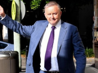 އެންތަނީ އަލްބަނޭސީ ވަނީ 2013 ވަނަ އަހަރު ވެސް ޕާޓީގެ ލީޑަރުކަމަށް ވާދަކުރައްވާފައި