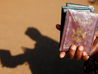 ޒިމްބާބްވޭގެ ޕާސްޕޯޓު: ޕާސްޕޯޓް އޮފީހުން ބުނަނީ އުފައްދަން ބޭނުންވާ ތަކެތި ނެތްކަމަށް