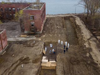 ހަރޓް އައިލެންޑްގައި މީހުން ވަޅުލުމުގެ ކަންކަން ކުރަމުންދަނީ