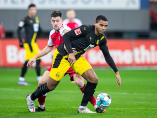 ފްރެއިބާގާއި ޑޯޓްމުންޑް ބައްދަލުކުރި މެޗުގެ ތެރެއިން: މި މެޗުން ފްރެއިބާގް މޮޅުވީ 2-1 ން