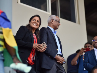 ރައީސުލްޖުމްހޫރިއްޔާ އިބްރާހީމް މުހައްމަދު ސާލިހް އާއި އަނބިކަނބަލުން ފަޒްނާ އަހްމަދް