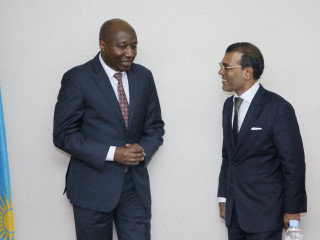 ރައީސް ނަޝީދު ރުވާންޑާގެ ބޮޑުވަޒީރު އެޑުއާޑް ނގިރެންޓޭއާ އެކު ބޭއްވެވި ބައްދަލުކުރެއްވުމުގެ ތެރެއިން