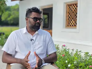 މިސަރުކާރުން ކުމުންދޫ ގައި ފެށި އެއްވެސް ކަމެއް އެންމެ އެދެވޭ ގޮތެއްގައި ކުރިއަކަށް ނުދޭ، ސިއްހީ މަރުކަޒުގެ ބާ އިމާރާތް ތަޅަމުން ދަނީ އެމްޓީސީސީ އިން ގެންގުޅޭ މަރުތޭލަކުން: ކައުންސިލް ރައީސް އަމީން