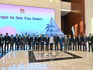 The President of Maldives visited the Huawei Beijing Convention Center on Thursday