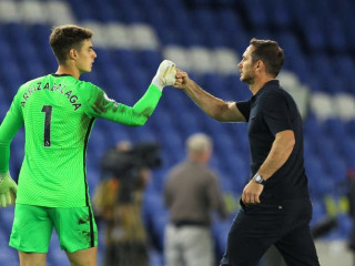 ގޯލްކީޕަރު ކެޕާ އަރިއްޒަބަލާގާ އާއި ޗެލްސީގެ ކޯޗު ފްރޭންކް ލަމްޕާޑް