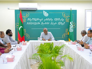 The president met members of Lh. Naifaru council and WDC on Saturday