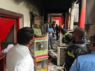 އައްޑޫ ސިޓީ ފޭދޫ ސްކޫލުގައި އަލިފާނުގެ ހާދިސާއެއް ހިނގައި ބޮޑެތި ގެއްލުންތަކެއް ވަނީ ލިބިފައި. 