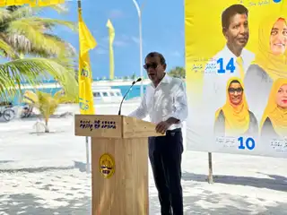ބ.ތުޅާދޫ "ހޭވައްލާ ތައްޔާރު" ކަންމަތީ ބައްދަލުވުމުގައި ކުރީގެ ރައީސް މުހައްމަދު ނަޝީދު
