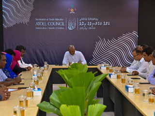 The president met members of Dh. Kudahuvadhoo council and WDC on Tuesday