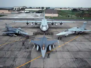 ގަތަރުގެ އެމެރިކާގެ އަސްކަރީ މަރުކަޒު، އަލް-އުދައިދު އެއަރ ބޭސްގައި ތިބި ބައެއް މުވައްޒަފުން ބުދަ ދުވަހުގެ އިރުއޮއްސުމުގެ ކުރިން އެތަނުން ފޭބުމަށް އަންގައިފި