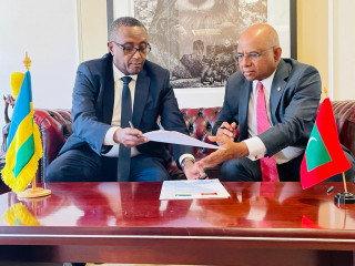 Minister Shahid and the Minister for Foreign Affairs of Rwanda, Vincent Biruta signing the Visa Waiver Agreement