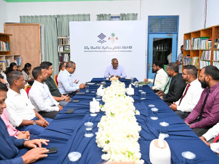 The president met members of R. Innamaadhoo council and WDC on Sunday