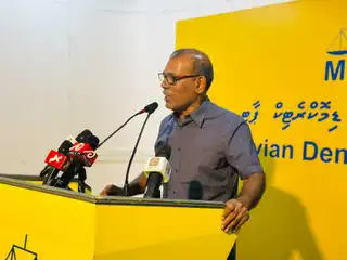 ކިޔަވައިދޭ މުގައްރަރު ބަދަލުކުރަމަކީ އެތައް މަޝްވަރާއެއް ކޮށްގެން ކުރަމުން އަންނަ ކަމެއް، މިއަދު އެ މުގައްރަރު ފޯނު ކޯލް އަކުން ދަނީ ބަދަލުކުރަމުން: ރައީސް ނަޝީދު