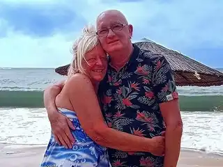 އިލެއިން ރިޗްމަންޑް، 70، (ވ) އަދި އޭނާގެ ފިރިމީހާ މެލްކަމް، 71.