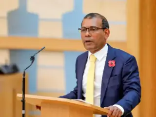 ސްކޮޓްލޭންޑްގެ އެޑިންބަރާގައި ހުންނަ ހޮލީރޫޑްގައި 2021 ވަނަ އަހަރުގެ ނޮވެމްބަރު މަހުގެ 5 ވަނަ ދުވަހު ބޭއްވި "ގްލޯބަލް ކޮޕް26 ލެޖިސްލޭޓާސް ސަމިޓް" ގައި، ރައްޔިތުންގެ މަޖިލީހުގެ ރައީސް އަދި ދިވެހިރާއްޖޭގެ ކުރީގެ ރައީސް މުޙައްމަދު ނަޝީދު ތަޤުރީރު ކުރައްވަނީ.