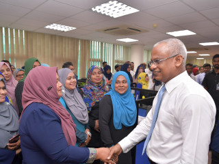 ރައީސުލްޖުމްހޫރިއްޔާ އިބްރާހީމް މުޙައްމަދު ޞާލިޙް އެޑިއުކޭޝަން މިނިސްޓްރީގެ މުވައްޒަފުންނާއި ބައްދަލުކުރައްވަނީ