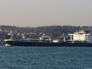 އިރާނުގެ ބޯޓުތަކަކުން އިނގިރޭސިވިލާތުގެ ޓޭންކަރެއް ހުއްޓުވަން އުޅެފި