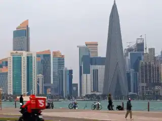 ޤަތަރުގެ ވެރި ރަށް ދޯހާގެ ކޯނީޝް ސަރަހައްދަށް ގިނަ އަދަދެއްގެ ބަޔަކު ޒިޔާރަތް ކުރަނީ