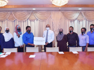 President meets members of Maldives Trade Union Congress, discusses challenges in workforce