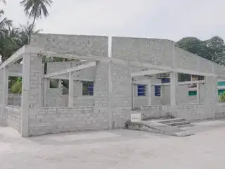 އެމްޑީޕީ ސަރުކާރުން ހދ. ނޮޅިވަރަމުގައި އިމާރާތް ކުރަން ފެށި ފެނަކަ އައު އޮފީސް: ވެރިކަން ބަދަލު ވިފަހުން ތަނުގެ މަސައްކަތް ވަނީ ހުއްޓިފަ