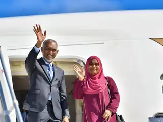 ރައީސުލްޖުމްހޫރިއްޔާގެ ދެކަނބަލުން ނުރަސްމީ ދަތުރުފުޅެއްގައި ސިންގަޕޫރަށް ފުރާވަޑައިގެންފި
