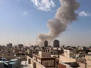 ރައްދުގައި އީރާން އިން އެމެރިކާ އާއި، އިޒްރޭލްގެ ބޭސް ތަކަށް ހަމަލާ ދޭން ފަށައިފި 