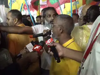 Vaikaradhoo MP Hussain Ziyad addresses the crowd during the "Dhathivejje" protest.