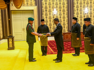 Maldives High Commissioner presents credentials to King of Malaysia