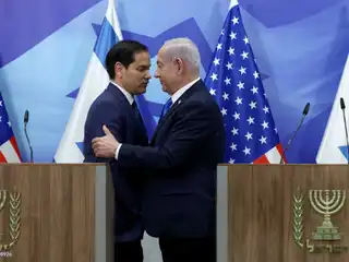 އެމެރިކާގެ ސެކްރެޓަރީ އޮފް ސްޓޭޓް މާކޯ ރޫބިއޯ (ވ) އާއި އިޒްރޭލުގެ ބޮޑުވަޒީރު ބެންޖަމިން ނަތަންޔާހޫ