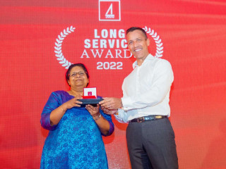 Bank of Maldives honours long serving employees
