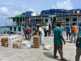 އަޑިއަށް ދަނިކޮށް، އެމްއެންޑީއެފް އަދި ފުލުހުން އެހީވި ހަވާސާ ބޯޓުން މުދާ ބާލަނީ: މި ބޯޓު މިހާރު ވަނީ ފުވައްމުލަކަށް ގެންގޮސްފައި