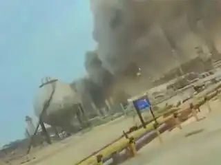 ޑްރޯން ހަމަލާ ތަކެއް އަމާޒުވެ، ސައުދީގެ ރަސް ތަނޫރާ ތެޔޮ މަރުކަޒުގެ މަސައްކަތް ހުއްޓުމަކަށް 